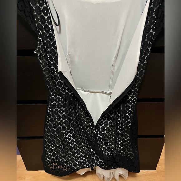 Fit-and-Flare Black/White Dress - Picture 4 of 7